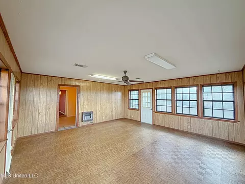 Living - 4011 Midway Rd, Carthage, MS 39051 photo 4 of 4
