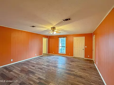 Living - 4011 Midway Rd, Carthage, MS 39051 photo 3 of 4