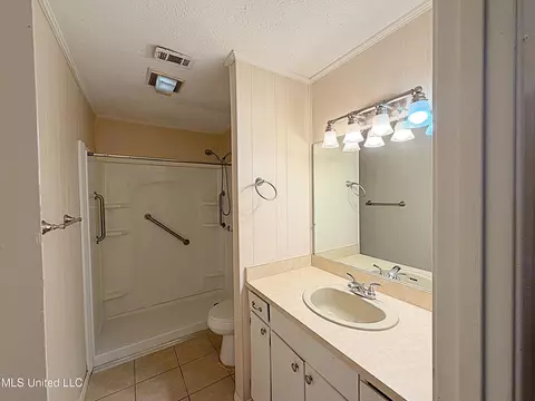 Bath - 4011 Midway Rd, Carthage, MS 39051 photo 1 of 1