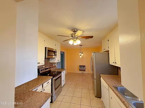 Kitchen - 4011 Midway Rd, Carthage, MS 39051 photo 1 of 4
