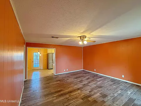 Living - 4011 Midway Rd, Carthage, MS 39051 photo 2 of 4