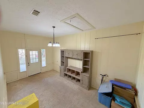 Living - 4011 Midway Rd, Carthage, MS 39051 photo 1 of 4