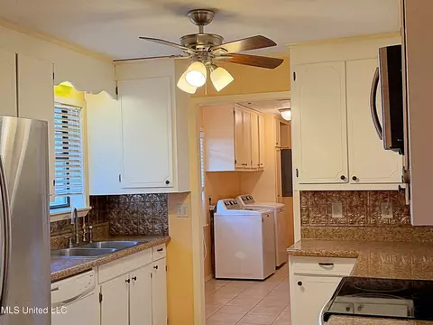 Kitchen - 4011 Midway Rd, Carthage, MS 39051 photo 3 of 4