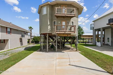 4058 Devon St, Bay Saint Louis, MS 39520