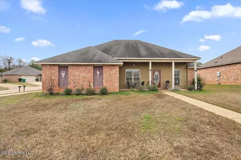 469 Fairway Ave, Byram, MS 39272