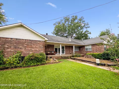 Exterior - 124 Main St, Sebastopol, MS 39359 photo 5 of 6