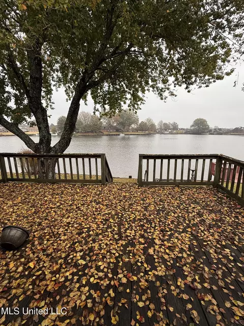 4848 Alden Lake Dr, Horn Lake, MS 38637