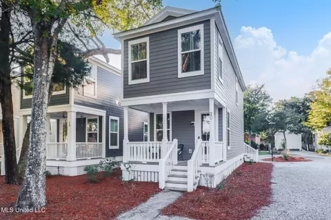 2207 Government St #20, Ocean Springs, MS 39564