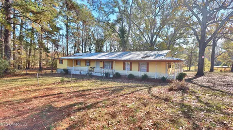 2425 Davis Rd, Terry, MS 39170