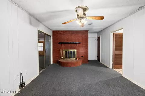 Living - 640 Peyton Dr, Biloxi, MS 39530 photo 4 of 6
