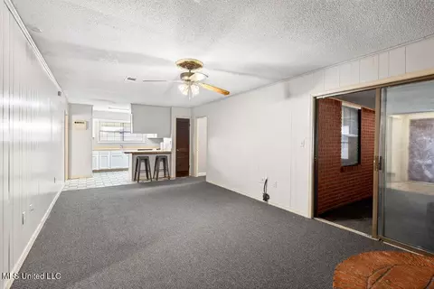 Living - 640 Peyton Dr, Biloxi, MS 39530 photo 5 of 6