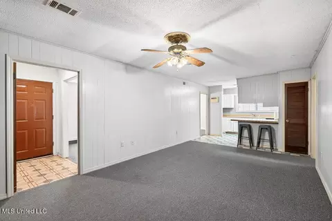 Living - 640 Peyton Dr, Biloxi, MS 39530 photo 6 of 6