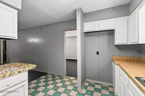 Kitchen - 640 Peyton Dr, Biloxi, MS 39530 photo 3 of 4