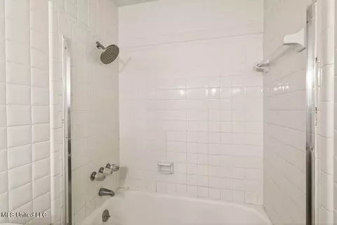 Bath - 640 Peyton Dr, Biloxi, MS 39530 photo 3 of 3