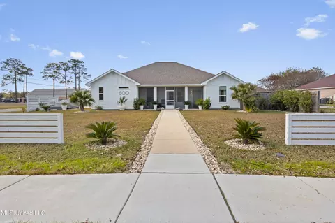600 Beyer Dr, Bay Saint Louis, MS 39520