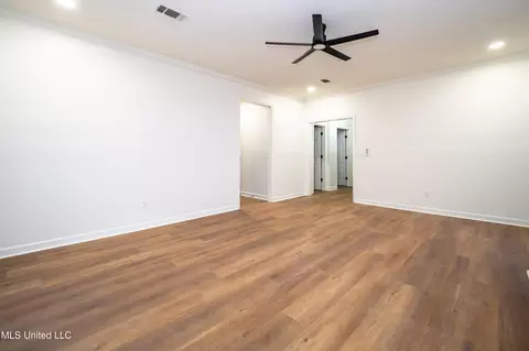 Living - 217 Bayview Dr, Madison, MS 39110 photo 2 of 5