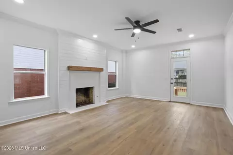 Living - 217 Bayview Dr, Madison, MS 39110 photo 3 of 5