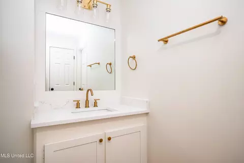 Bath - 217 Bayview Dr, Madison, MS 39110 photo 1 of 11