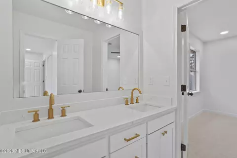 Bath - 217 Bayview Dr, Madison, MS 39110 photo 9 of 11