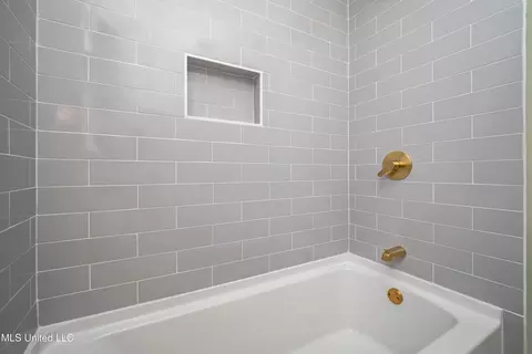 Bath - 217 Bayview Dr, Madison, MS 39110 photo 5 of 11