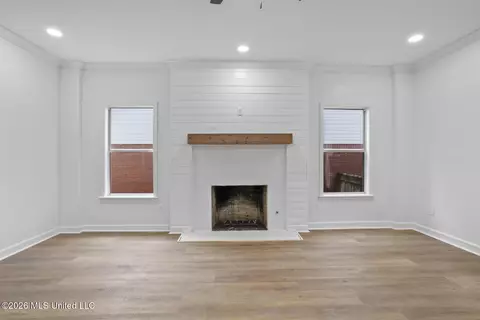 Living - 217 Bayview Dr, Madison, MS 39110 photo 4 of 5