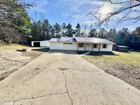107 Cunningham Rd, Holly Springs, MS 38635