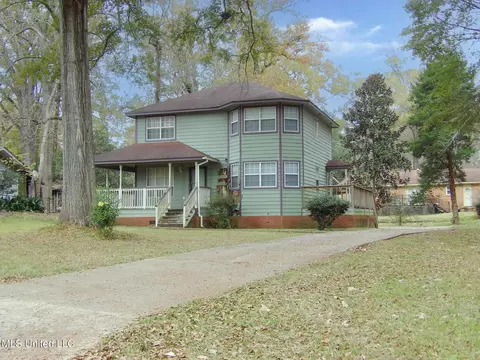 19 Beverly Dr, Natchez, MS 39120