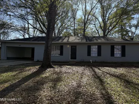 1907 Bienville Dr, Jackson, MS 39212