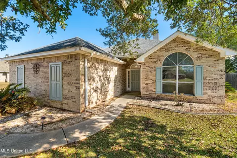 10 Apache Dr, Picayune, MS 39466
