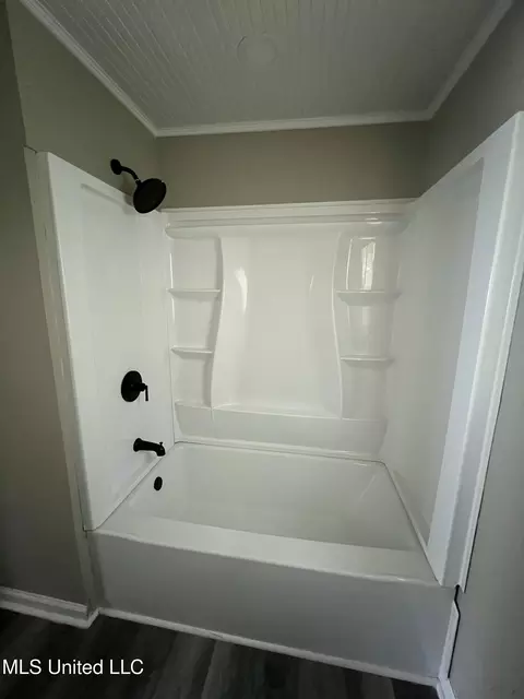 Bath - 2261 Paden St, Jackson, MS 39204 photo 5 of 5