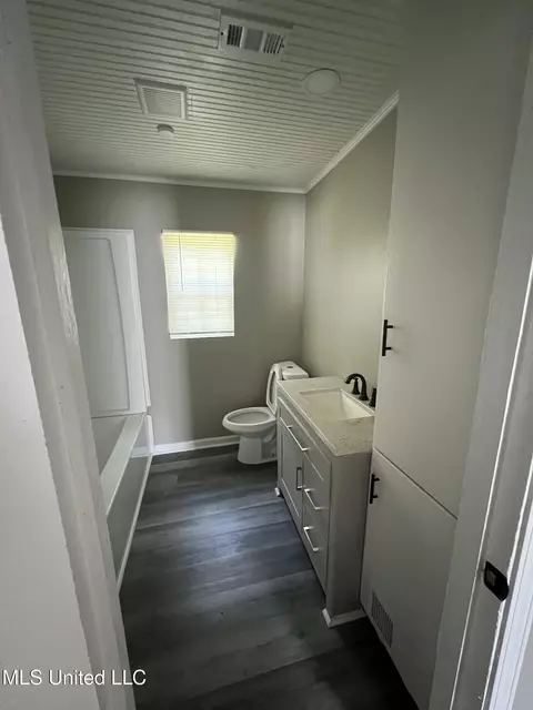 Bath - 2261 Paden St, Jackson, MS 39204 photo 3 of 5