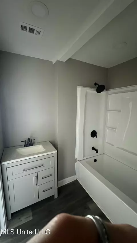 Bath - 2261 Paden St, Jackson, MS 39204 photo 1 of 5