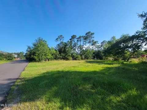 350 Loulu Pl, Diamondhead, MS 39525