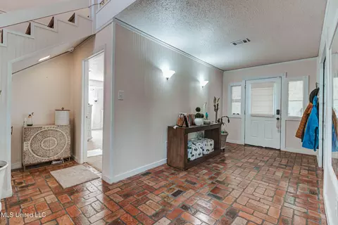 Entry Way - 3016 Ed Parker Rd, Moss Point, MS 39562 photo 2 of 5