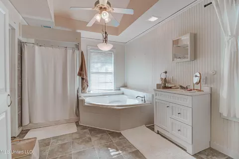 Bath - 3016 Ed Parker Rd, Moss Point, MS 39562 photo 6 of 8