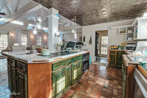 Kitchen - 3016 Ed Parker Rd, Moss Point, MS 39562 photo 6 of 10