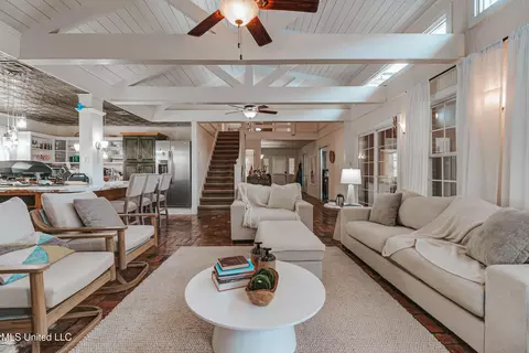 Living - 3016 Ed Parker Rd, Moss Point, MS 39562 photo 2 of 5