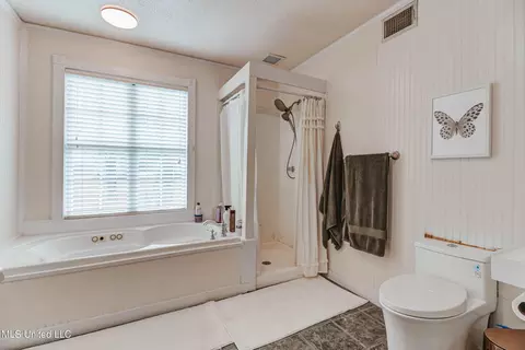 Bath - 3016 Ed Parker Rd, Moss Point, MS 39562 photo 3 of 8