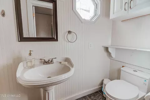 Bath - 3016 Ed Parker Rd, Moss Point, MS 39562 photo 1 of 8