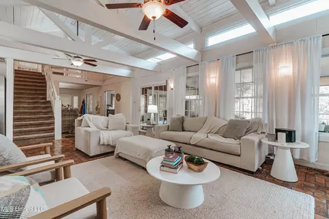 Living - 3016 Ed Parker Rd, Moss Point, MS 39562 photo 1 of 5