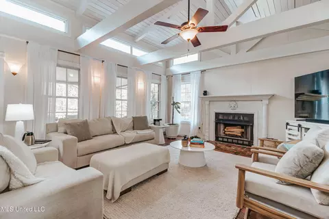 Living - 3016 Ed Parker Rd, Moss Point, MS 39562 photo 5 of 5