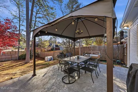 Exterior - 513 Windsor Dr, Brandon, MS 39047 photo 3 of 10