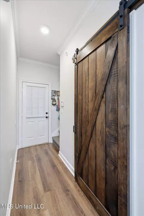 Entry Way - 513 Windsor Dr, Brandon, MS 39047 photo 3 of 3