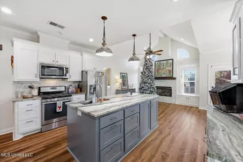 Kitchen - 513 Windsor Dr, Brandon, MS 39047 photo 1 of 6