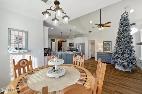 Dining - 513 Windsor Dr, Brandon, MS 39047 photo 2 of 4