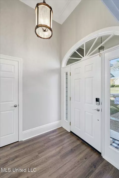 Entry Way - 513 Windsor Dr, Brandon, MS 39047 photo 1 of 3