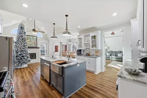 Kitchen - 513 Windsor Dr, Brandon, MS 39047 photo 2 of 6