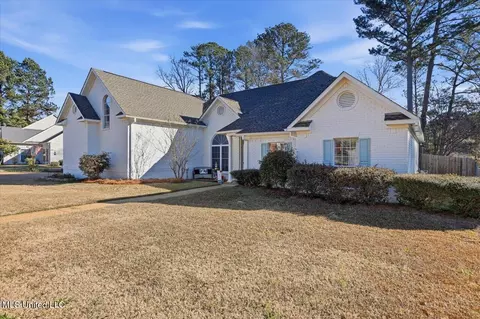 Exterior - 513 Windsor Dr, Brandon, MS 39047 photo 2 of 10