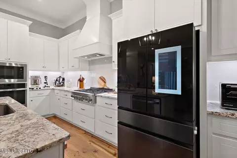 Kitchen - 445 Brazos Dr, Brandon, MS 39047 photo 2 of 3