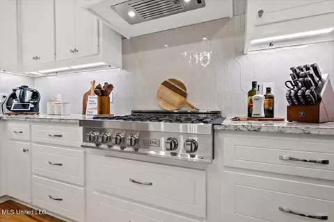 Kitchen - 445 Brazos Dr, Brandon, MS 39047 photo 3 of 3
